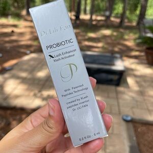 Dr. Lili fan lash enhancer